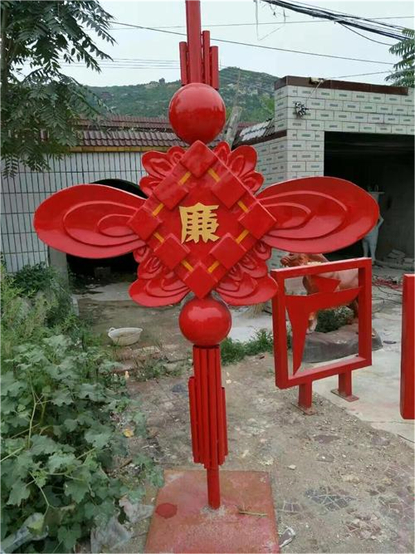 中國結(jié)銅雕塑.jpg