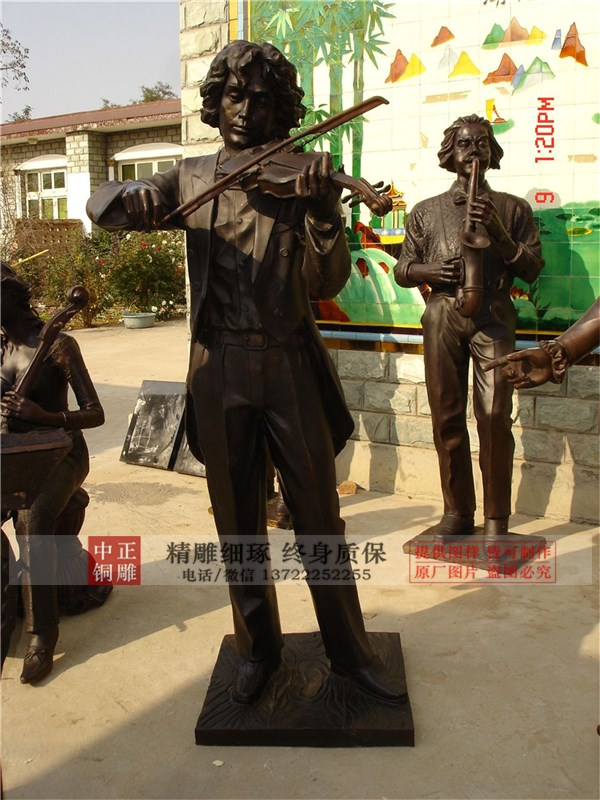 吹拉彈唱銅像.jpg