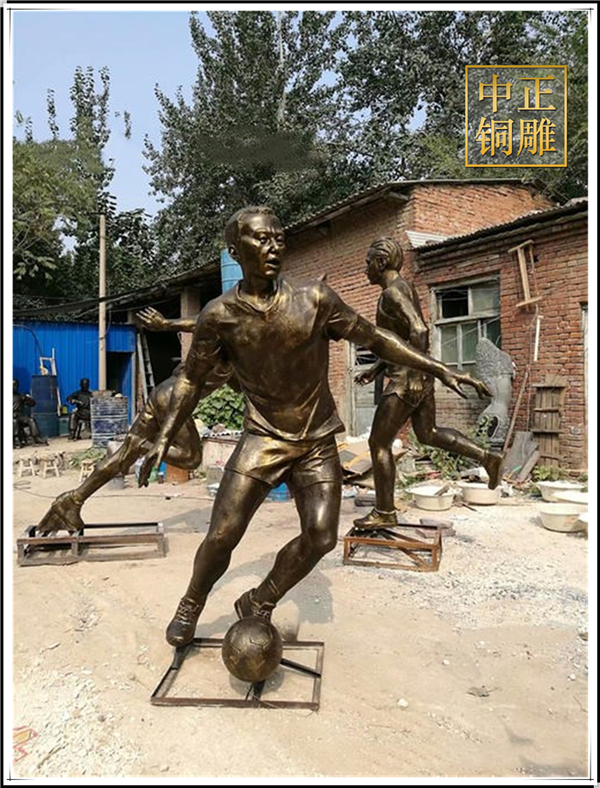 園林踢足球雕塑.jpg