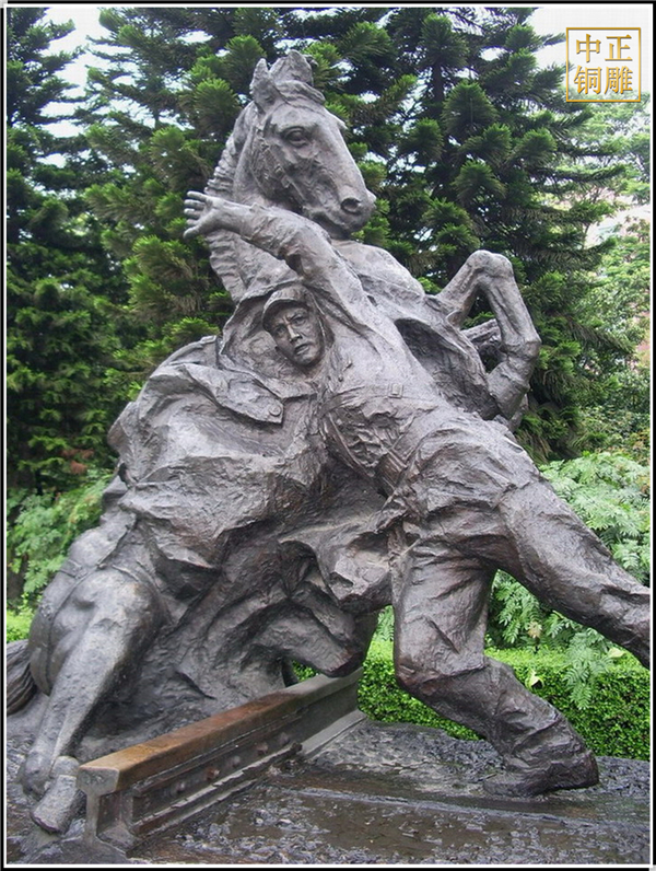 廣場公園現代人物銅雕塑.jpg
