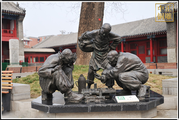 公園下棋人物銅雕塑.jpg