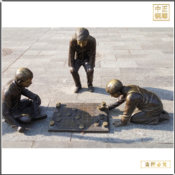 小孩下棋人物銅雕塑 