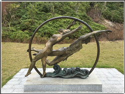 游泳銅雕